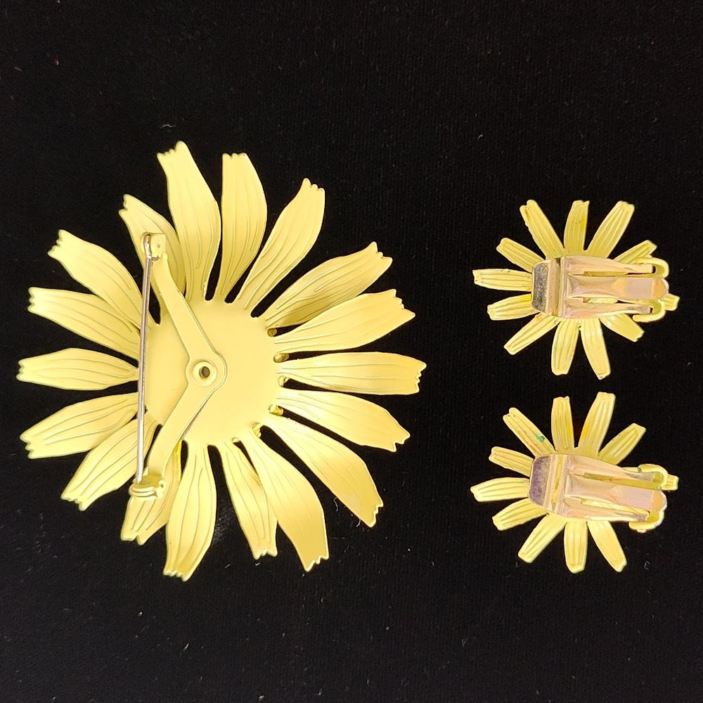 Vintage Yellow Enamel Sunflower Brooch and Earring Set - Picture 4 of 5